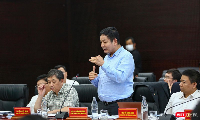 Ông Trương Gia Bình - Chủ tịch tập đoàn FPT phát biểu tham luận