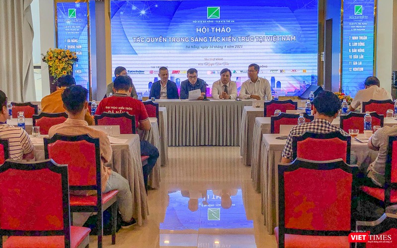 TS.KTS Phan Đăng Sơn - Chủ tịch Hội Kiến trúc sư Việt Nam - cùng đại diện Hội Kiến trúc sư Việt Nam và các diễn giả trao đổi, thảo luận về vấn đề tác quyền TS.KTS Phan Đăng Sơn - Chủ tịch Hội Kiến trúc sư Việt Nam - cùng đại diện Hội Kiến trúc sư Việt Nam và các diễn giả trao đổi, thảo luận về vấn đề tác quyền