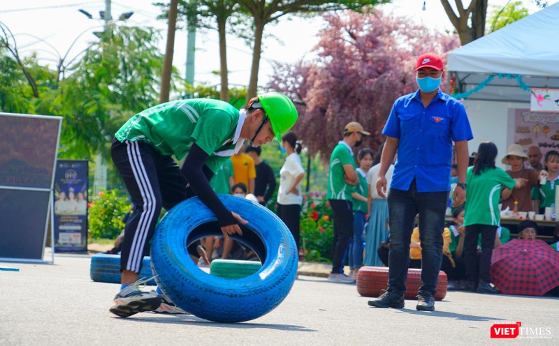 Vươt qua thử thách của vòng đua sasuke