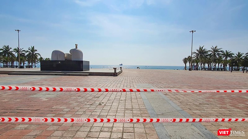 Công viên Biển Đông vắng bóng người