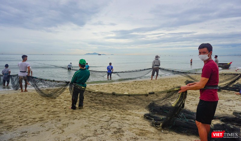 Nhịp sống của ngư dân ven bờ đã trở lại