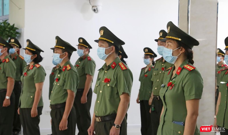 Các chiến sĩ quyết tâm lên đường làm nhiệm vụ