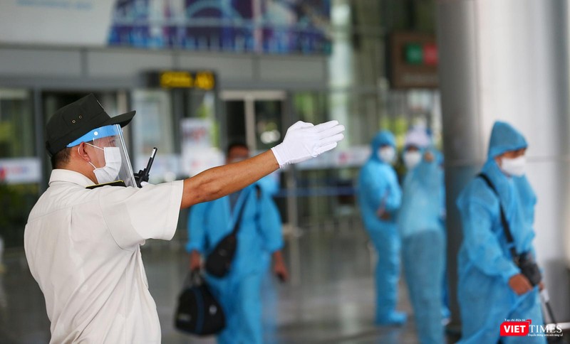 Lực lượng an ninh sân bay hướng dẫn, phân luồng