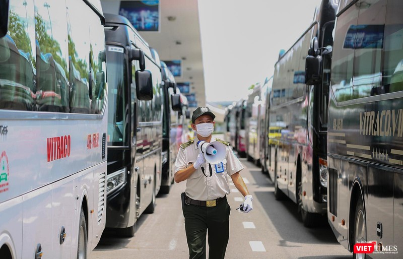 Kiểm tra các công đoạn an ninh và phòng dịch