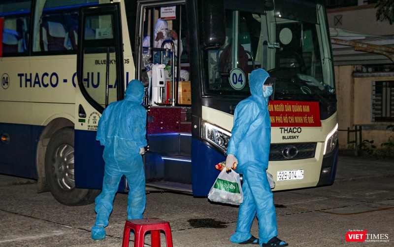 Người dân Quảng Nam từ TP HCM về quê bằng ô tô