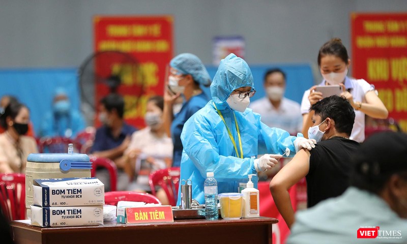 Sáng ngày 29/7, lực lượng y tế Đà Nẵng đã tổ chức tiêm vaccine phòng COVID-19 cho người dân TP