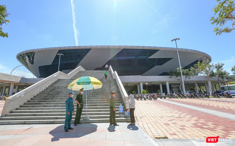 Cung thể thao Tiên Sơn (Đà Nẵng) được trưng dụng làm điểm tiêm vaccine cho người dân