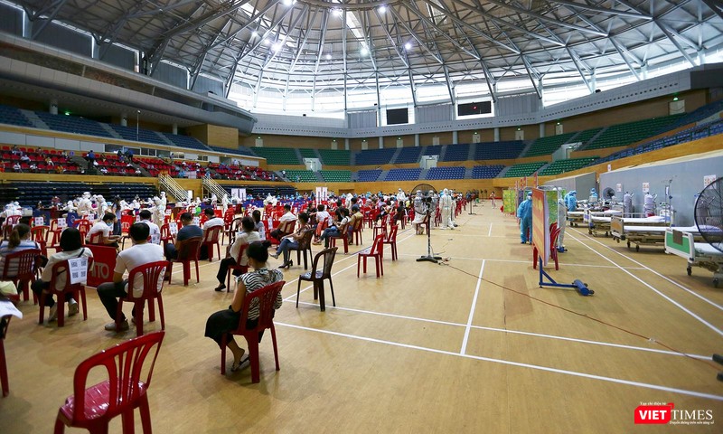 Khu vực theo dõi sức khoẻ ngay phía sau