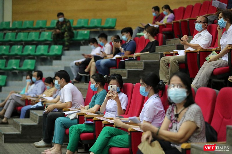 Khu vực ngồi chờ tiêm vaccine COVID-19