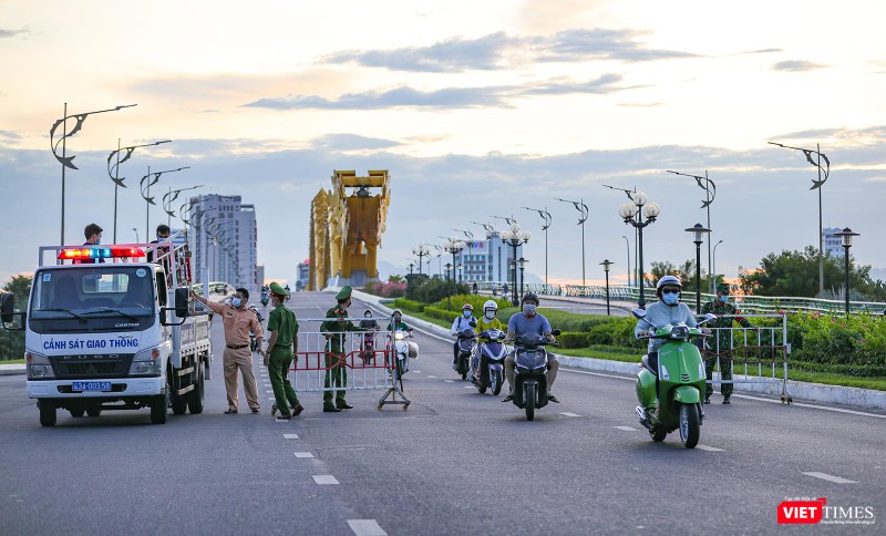 Ở đầu cầu bên kia Ở đầu cầu bên kia