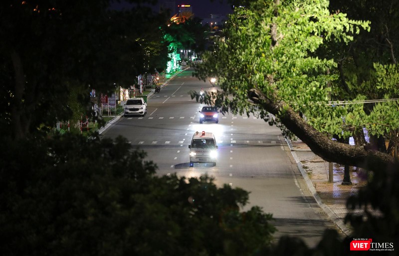 Chỉ xe cứu thương và xe làm nhiệm vụ mới lưu thông ngoài đường Chỉ xe cứu thương và xe làm nhiệm vụ mới lưu thông ngoài đường