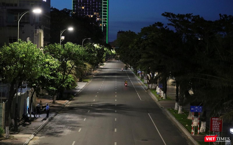 Đường Bạch Đằng trong tối ngày 31/7 Đường Bạch Đằng trong tối ngày 31/7