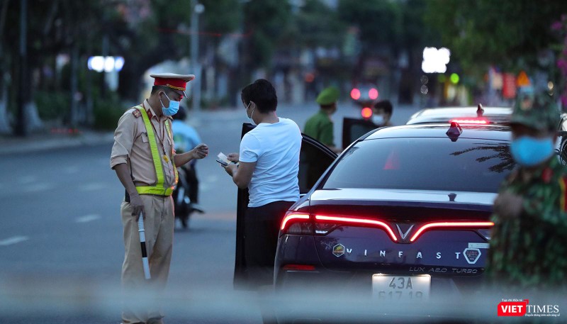 Tất cả đều phải trình giấy và được nhắc nhở Tất cả đều phải trình giấy và được nhắc nhở