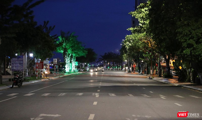 Đường Bạch Đằng ngày đầu thực hiện giãn cách xã hội Đường Bạch Đằng ngày đầu thực hiện giãn cách xã hội