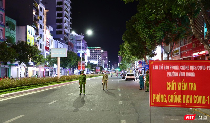 Chốt kiểm soát trên đường Nguyễn Văn Linh Chốt kiểm soát trên đường Nguyễn Văn Linh