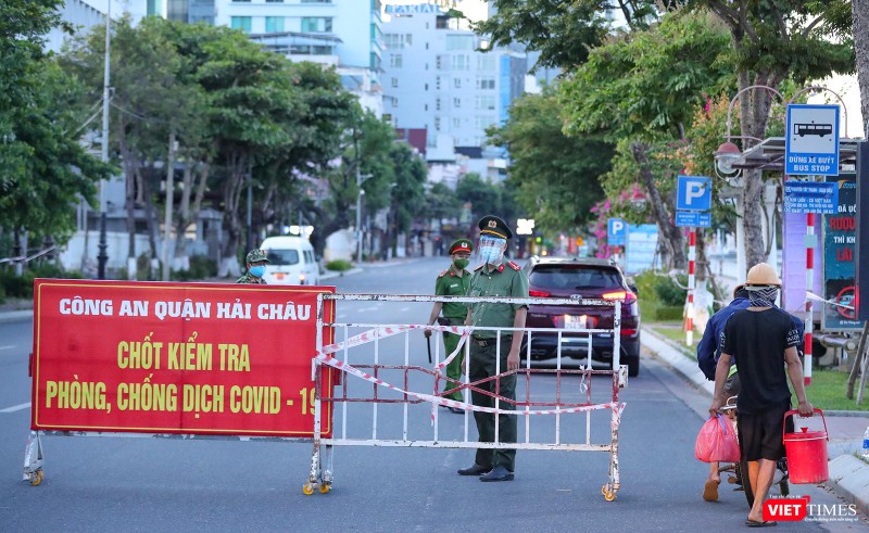 Chốt kiểm soát trên đường Bạch Đằng bắt đầu làm nhiệm vụ Chốt kiểm soát trên đường Bạch Đằng bắt đầu làm nhiệm vụ