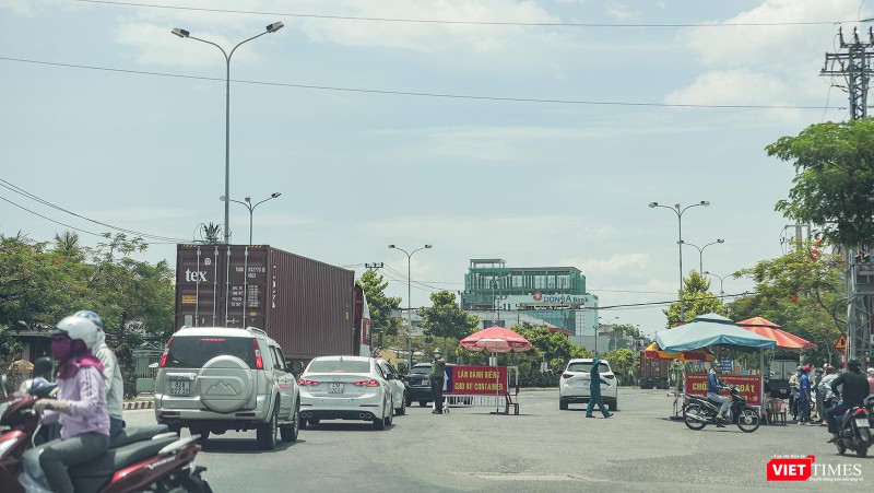 Ở phía bên kia, khu vực giáp ranh địa phận quận Ngũ Hành Sơn, chốt kiểm soát cũng được thiết lập