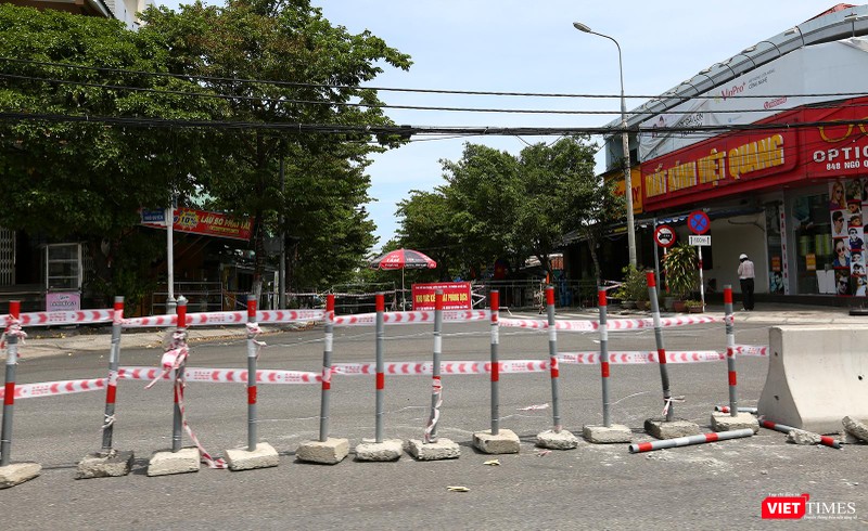 đường nhánh dẫn về khu dân cư 2 bên đường Ngô Quyền bị chốt chặn