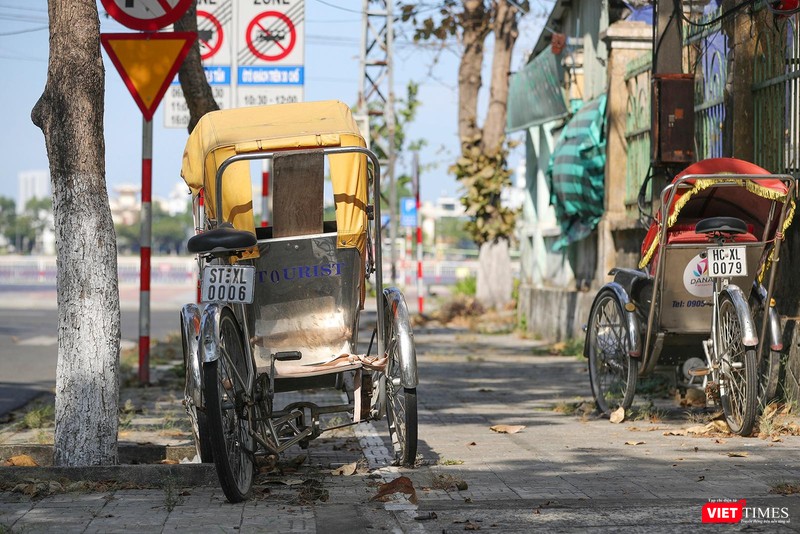 Xích lô du lịch buồn bã đợi... bạn
