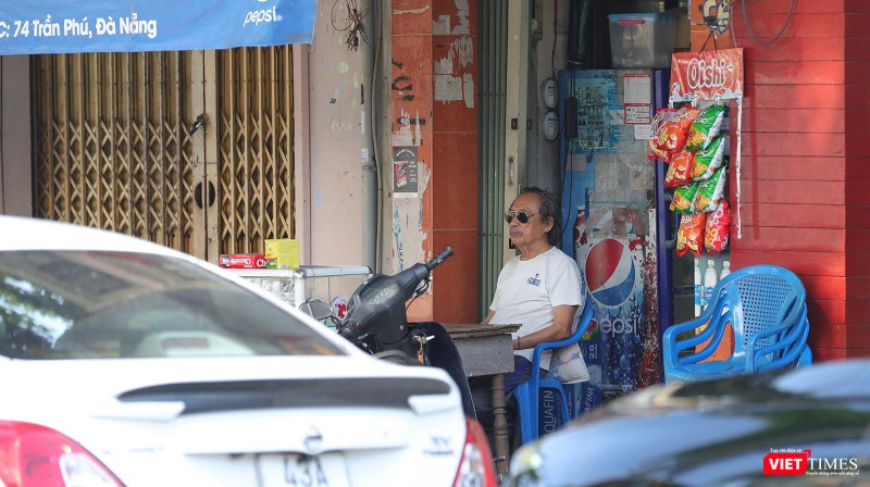 Người dân tự giác ở nhà, hạn chế ra ngoài