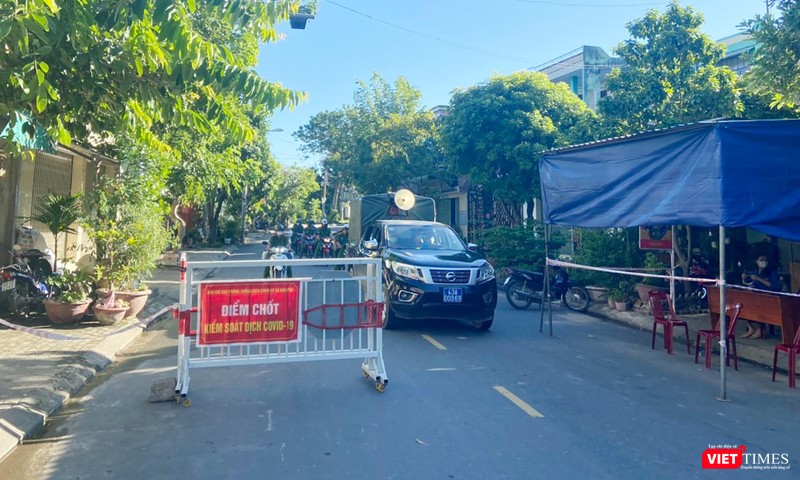 Xe tuần tra tại điểm chốt kiểm soát dịch