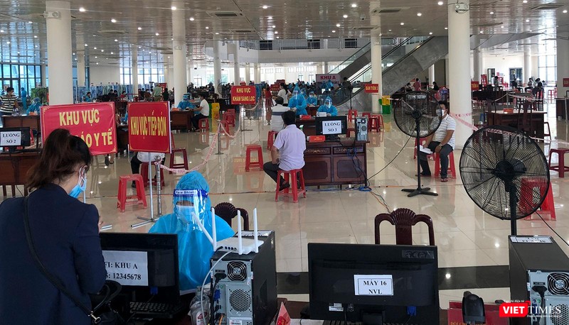 Lực lượng y tế Đà Nẵng tiêm vaccine phòng COVID-19 cho người dân