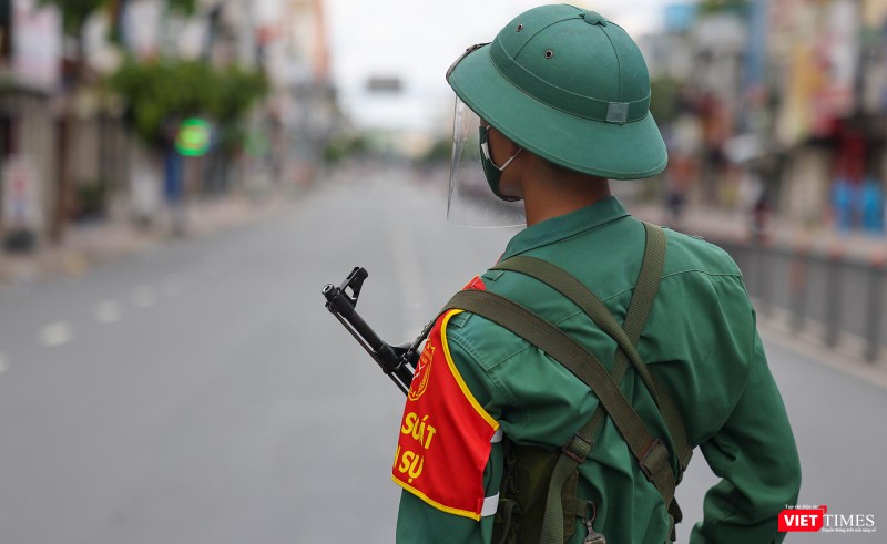 Chiến sĩ làm nhiệm vụ