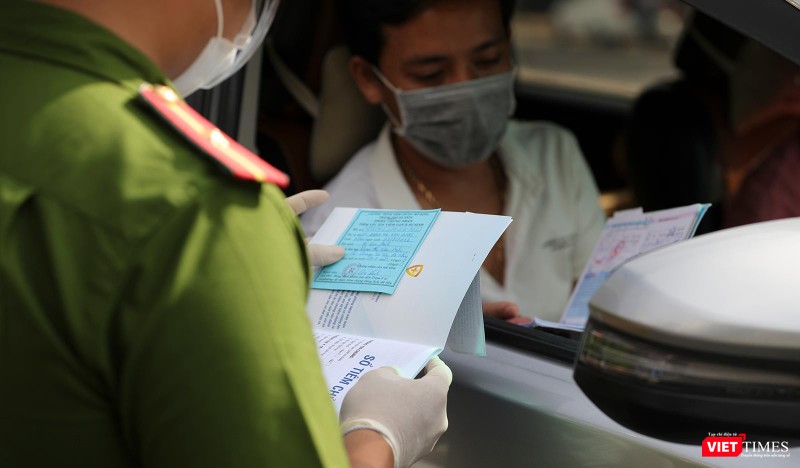 Một trường hợp đi tiêm vaccine phòng COVID-19 được phép qua chốt Một trường hợp đi tiêm vaccine phòng COVID-19 được phép qua chốt