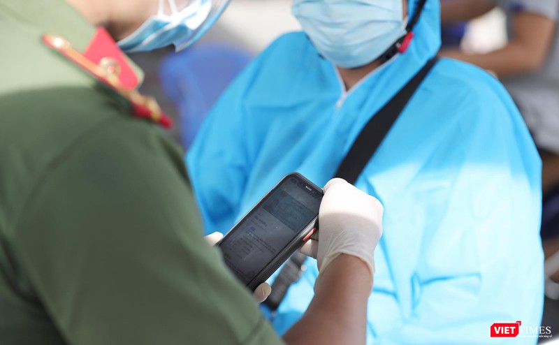 Đà Nẵng kiểm tra người dân ra/vào TP bằng quét QR trên ứng dụng Danang Smart City và PC-Covid