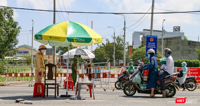 Chốt kiểm soát phòng dịch COVID-19 tại cửa ngõ ra vào TP Đà Nẵng