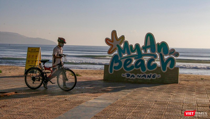 Biển Đà Nẵng trong sáng ngày 30/9