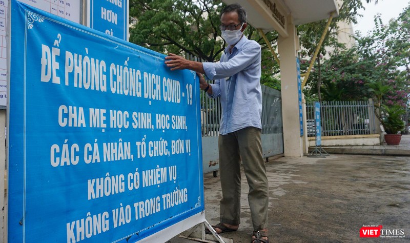Trường học căng paner tuyên truyền phòng dịch COVID-19
