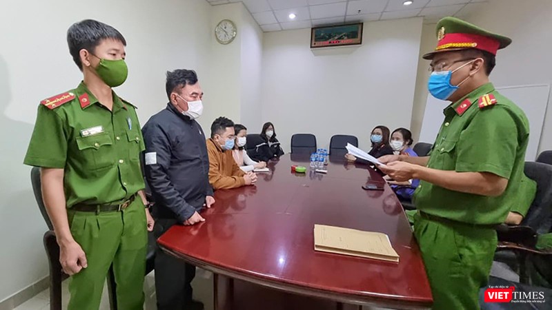 Cơ quan công an tổng đạt quyết định khởi tố vụ án, khởi tố bị can và bắt tạm giam 4 tháng đối với ông Nguyễn Quang Trung - Tổng Giám đốc Công ty CP Đầu tư Phát triển Nhà Đà Nẵng