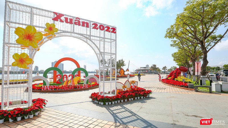 Phân đoạn Sắc xuân tại công viên Tây Nam cầu Rồng