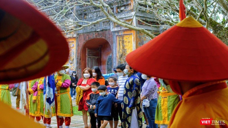 Lễ hạ Cây nêu được người dân, du khách quan tâm theo dõi