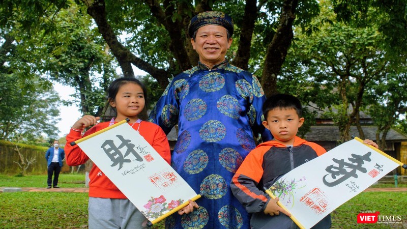 Sau lễ hạ Cây nêu là nghi thức khai ấn và phong tục xin chữ đầu năm