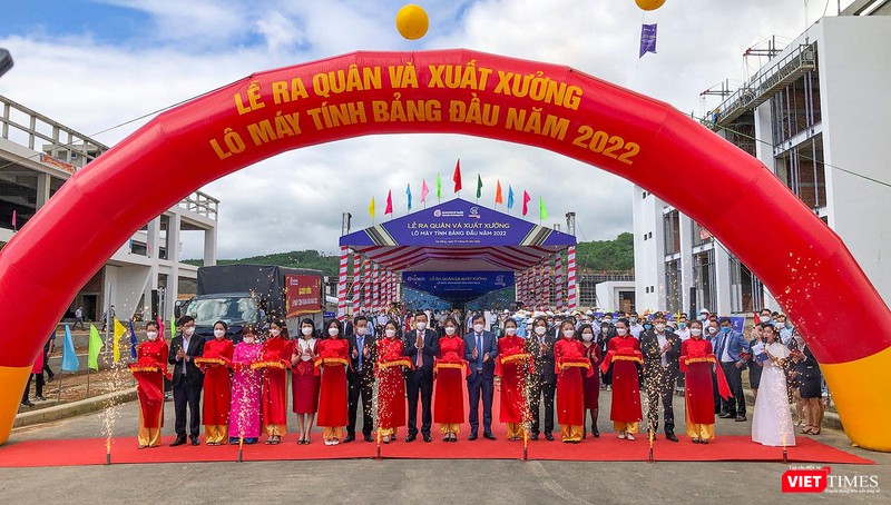 Lãnh đạo UBND TP Đà Nẵng và đại diện các sở ban ngành TP tại lễ ra quân và xuất xưởng lô máy tính bảng đầu năm 2022 tại Danang IT Park Lãnh đạo UBND TP Đà Nẵng và đại diện các sở ban ngành TP tại lễ ra quân và xuất xưởng lô máy tính bảng đầu năm 2022 tại Danang IT Park