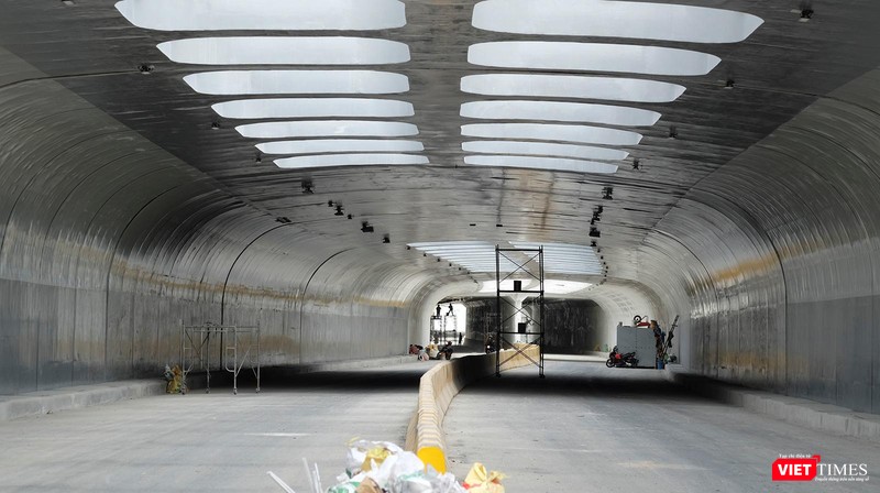 Công nhân đang khẩn trương hoàn thiện