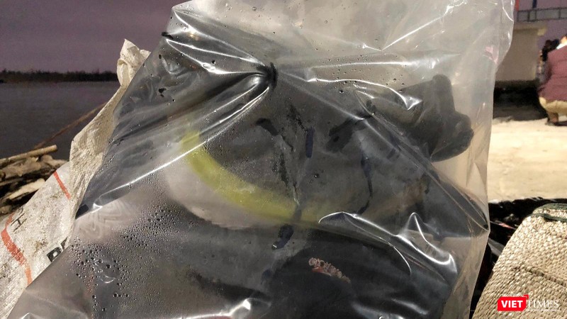 Vật dụng của hành khách được tìm vớt được sau vụ chìm tàu