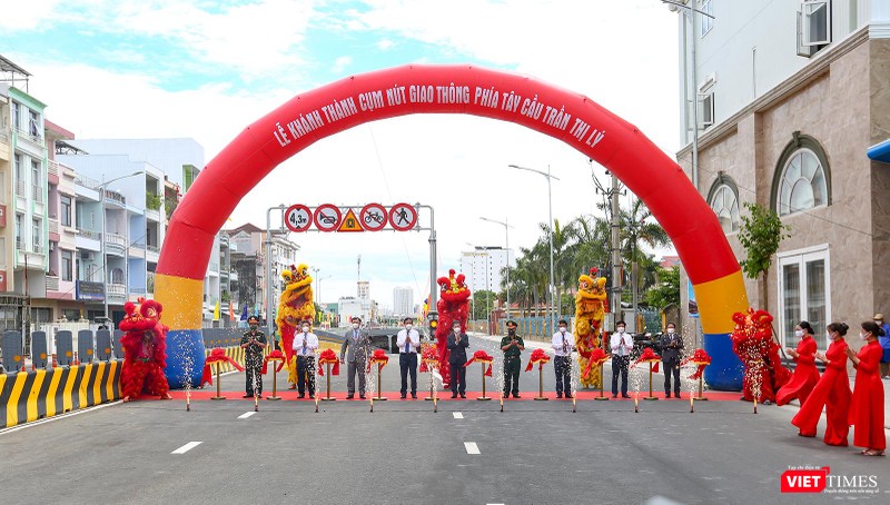 Đại diện Thành uỷ, HĐND, UBND TP Đà Nẵng cắt băng khánh thành hầm chui tại dự án Cải tạo cụm nút giao thông phía Tây cầu Trần Thị Lý