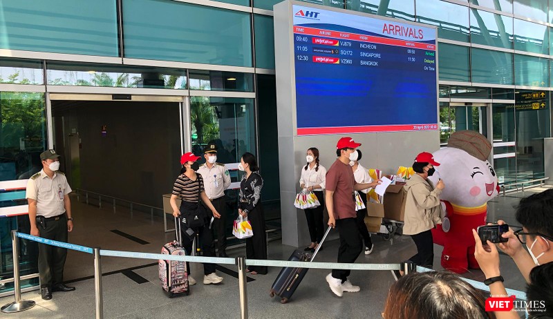 Những du khách quốc tế đầu tiên đến Đà Nẵng bằng đường hàng không