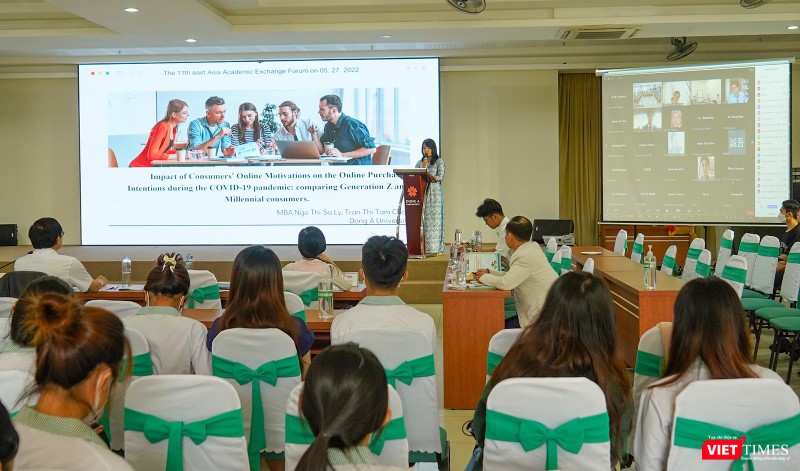 Nhóm nghiên cứu Ngô Thị Sa Ly và Trần Thị Tâm Châu của ĐH Đông Á (Việt Nam) trình bày tại hội thảo