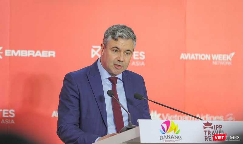 Ông Steven Small - Giám đốc Thương hiệu Informa Routes phát biểu tại phiên khai mạc diễn đàn Ông Steven Small - Giám đốc Thương hiệu Informa Routes phát biểu tại phiên khai mạc diễn đàn