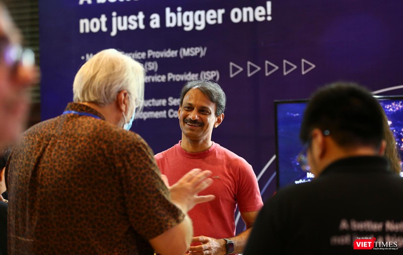 Các chuyên gia trao đổi bên lề Diễn đàn VNNIC Internet Conference 2022 tại Đà Nẵng Các chuyên gia trao đổi bên lề Diễn đàn VNNIC Internet Conference 2022 tại Đà Nẵng