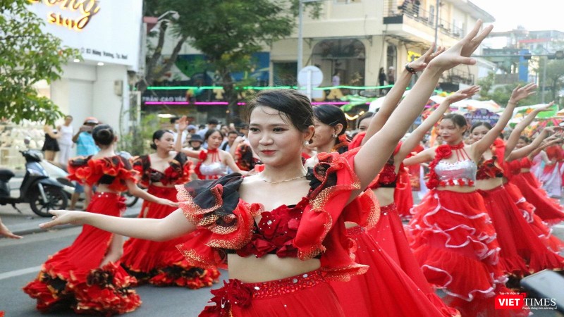 Rộn ràng vũ điệu đường phố