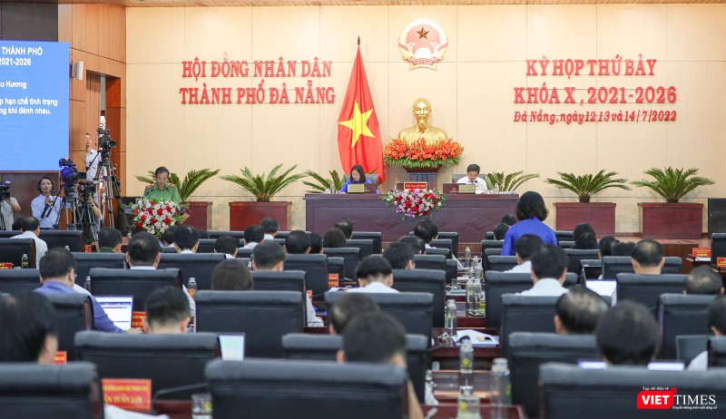 Quang cảnh phiên chất vấn tại kỳ họp thứ 7, HĐND TP Đà Nẵng khoá X