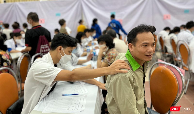 Bên cạnh đối tượng người có công, còn có công nhân lao động cũng được thăm khám