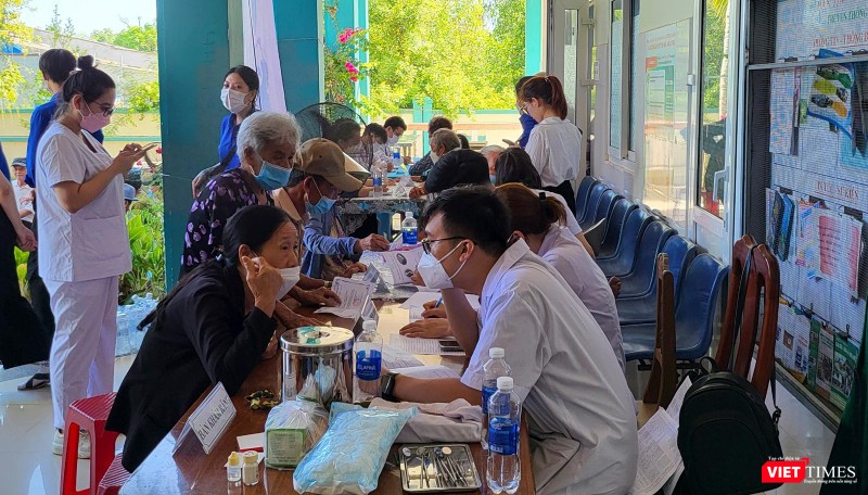 Đã có 1.200 ngườ được thăm khám