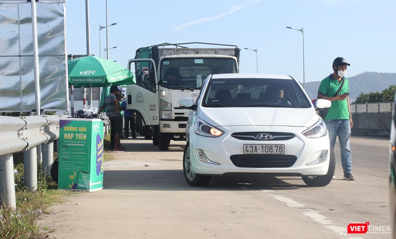 Để giảm tải, nhân viên phải quét thủ công từ xa