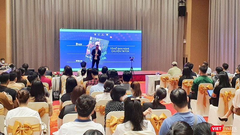 Quang cảnh buổi gặp gỡ offline với chủ đề “Tôi kể bạn nghe chuyện Tiktok”